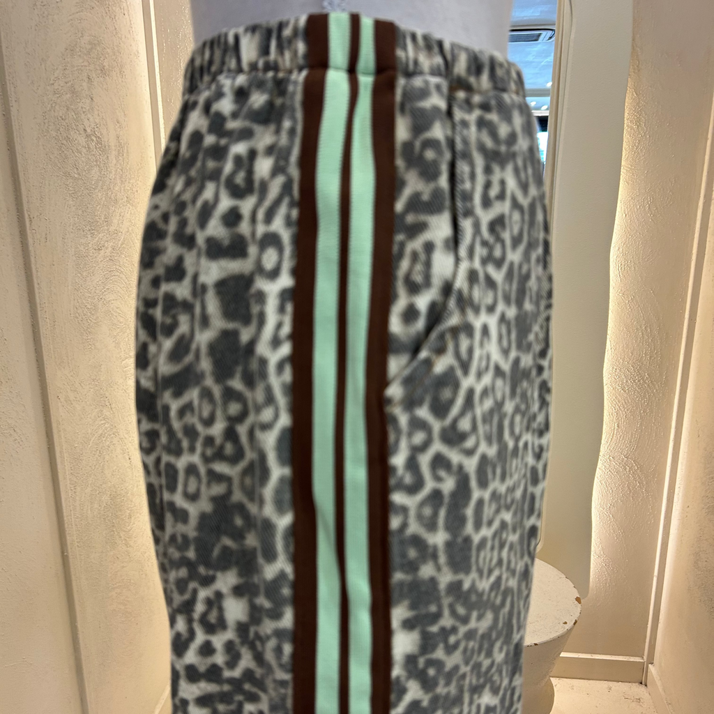 leopard pants - by Frankie