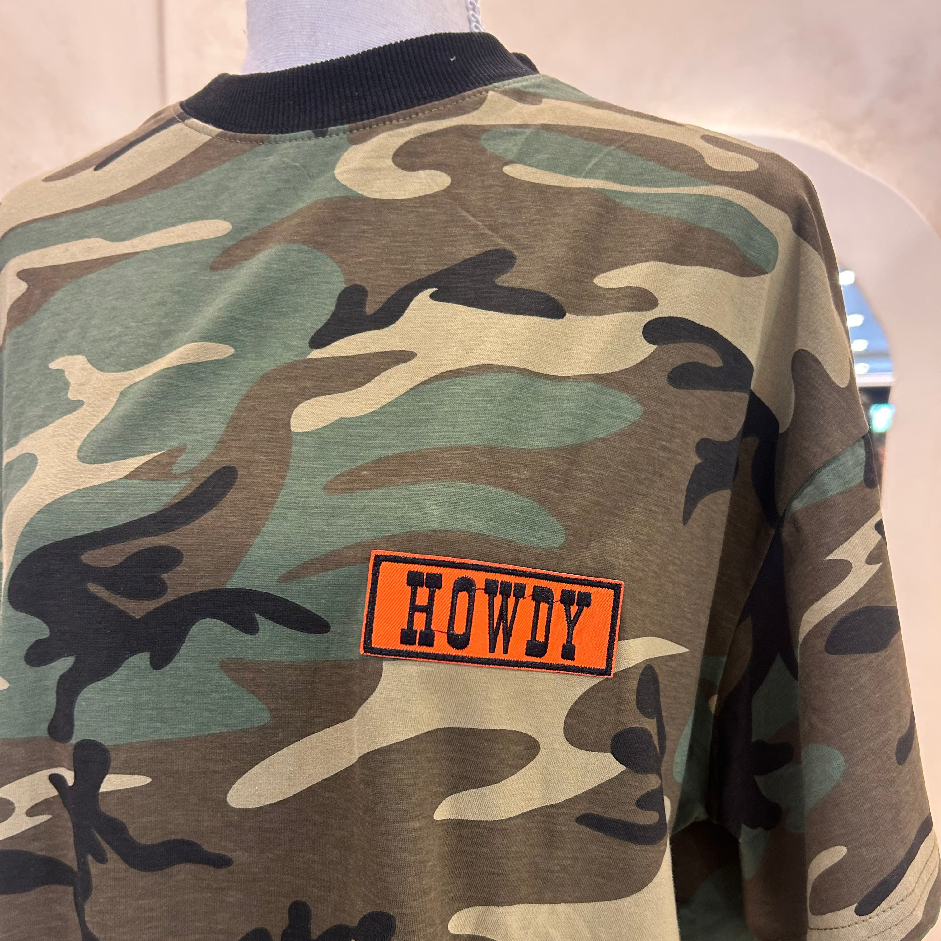 camo/howdy tee - by Frankie