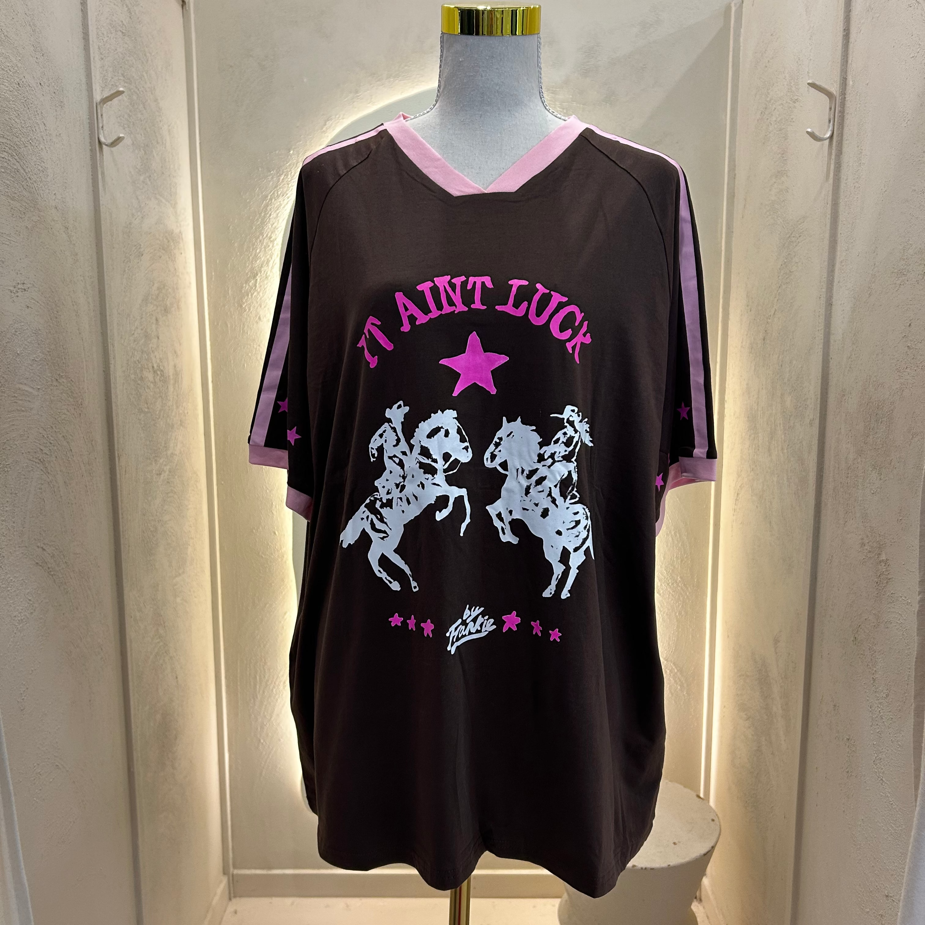 It aint luck tee - by Frankie
