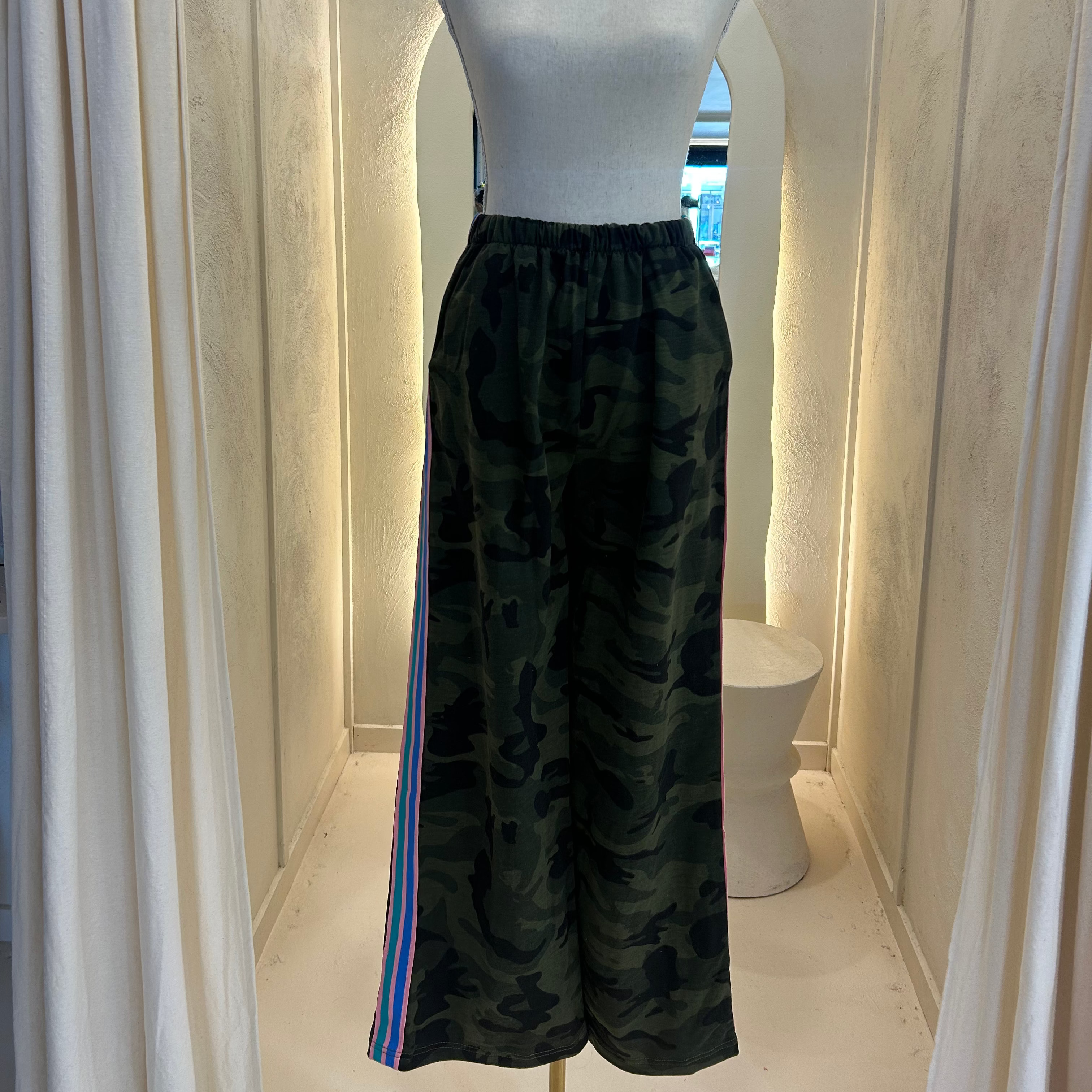 Camo sweat pants with colour racer stripe - by Frankie