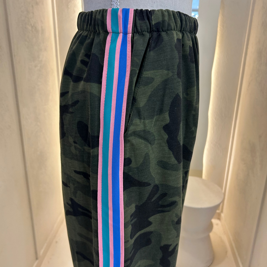 Camo sweat pants with colour racer stripe - by Frankie