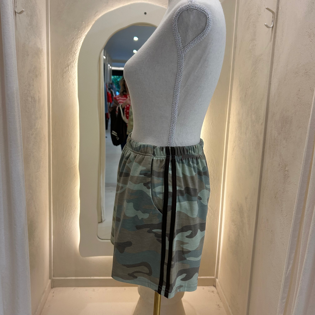 camo shorts - by Frankie