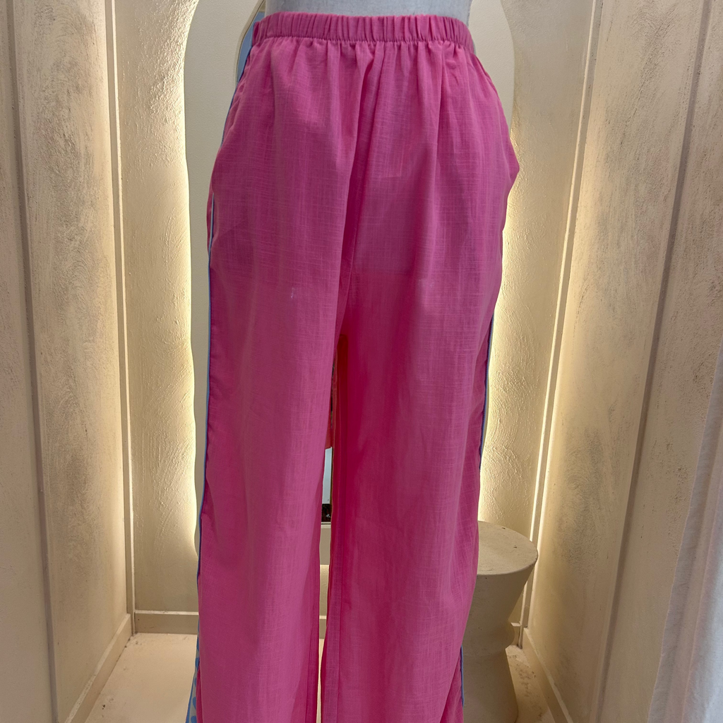 By Frankie-bottoms-pink