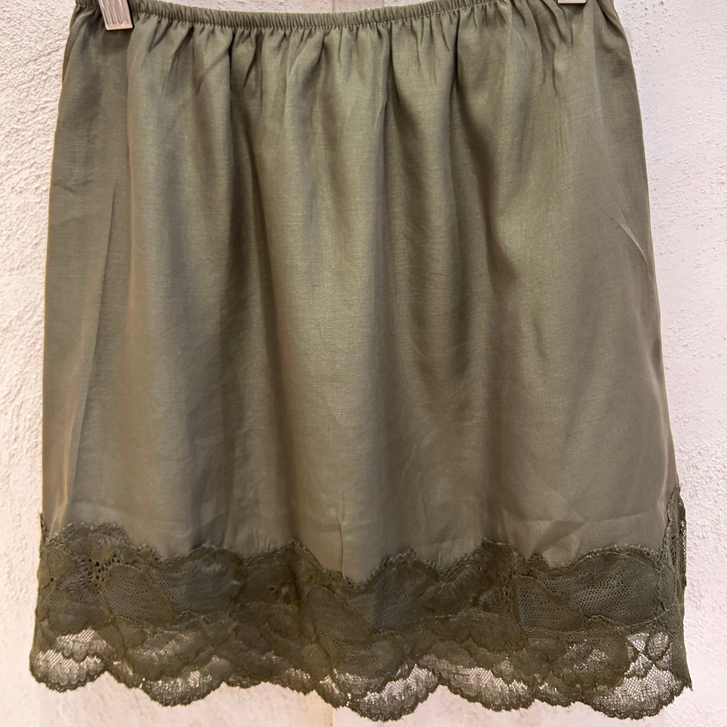 lace skirt-By Frankie