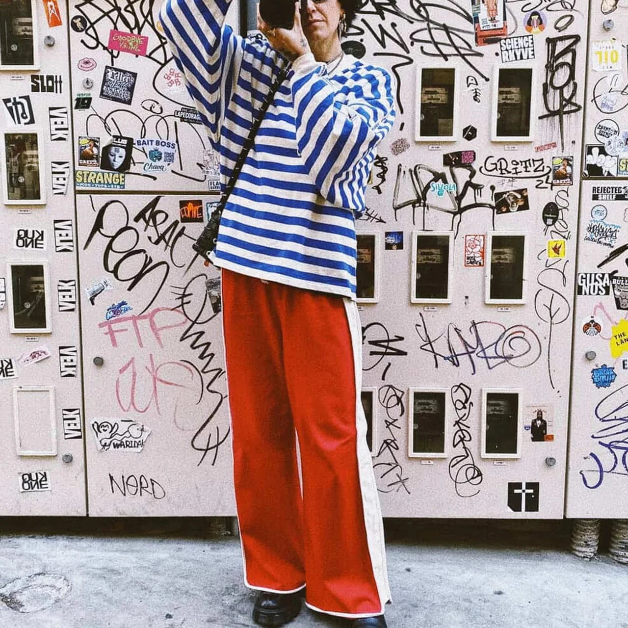 LAZY DAY RETRO PANTS - RED
cracker day club