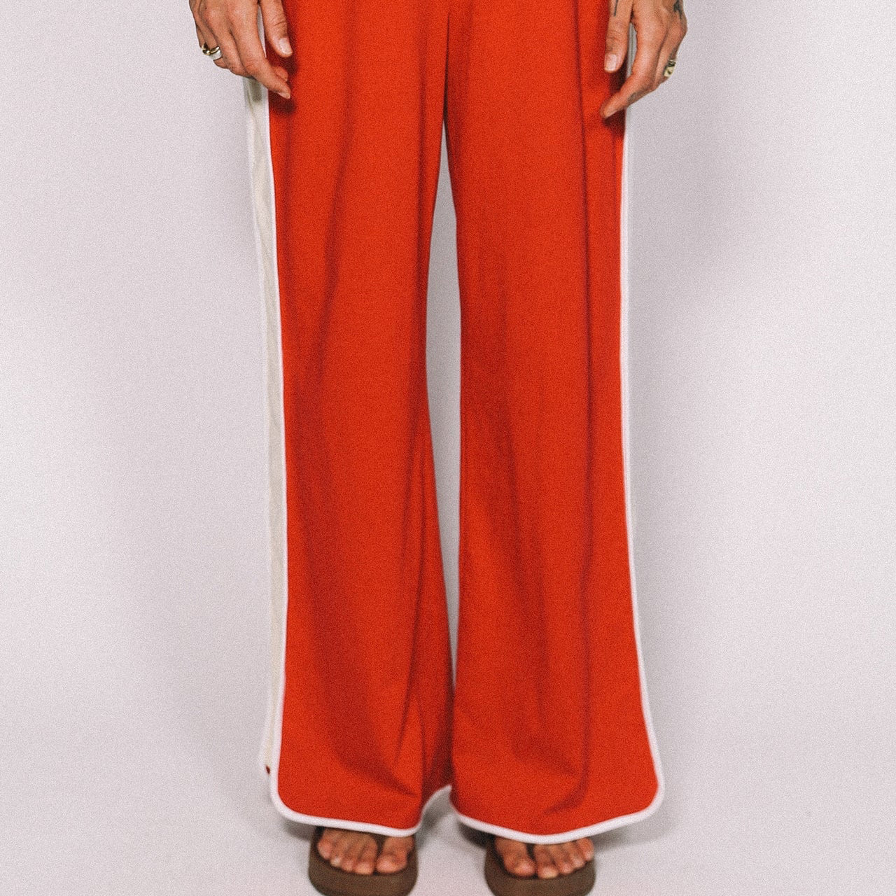LAZY DAY RETRO PANTS - RED
cracker day club